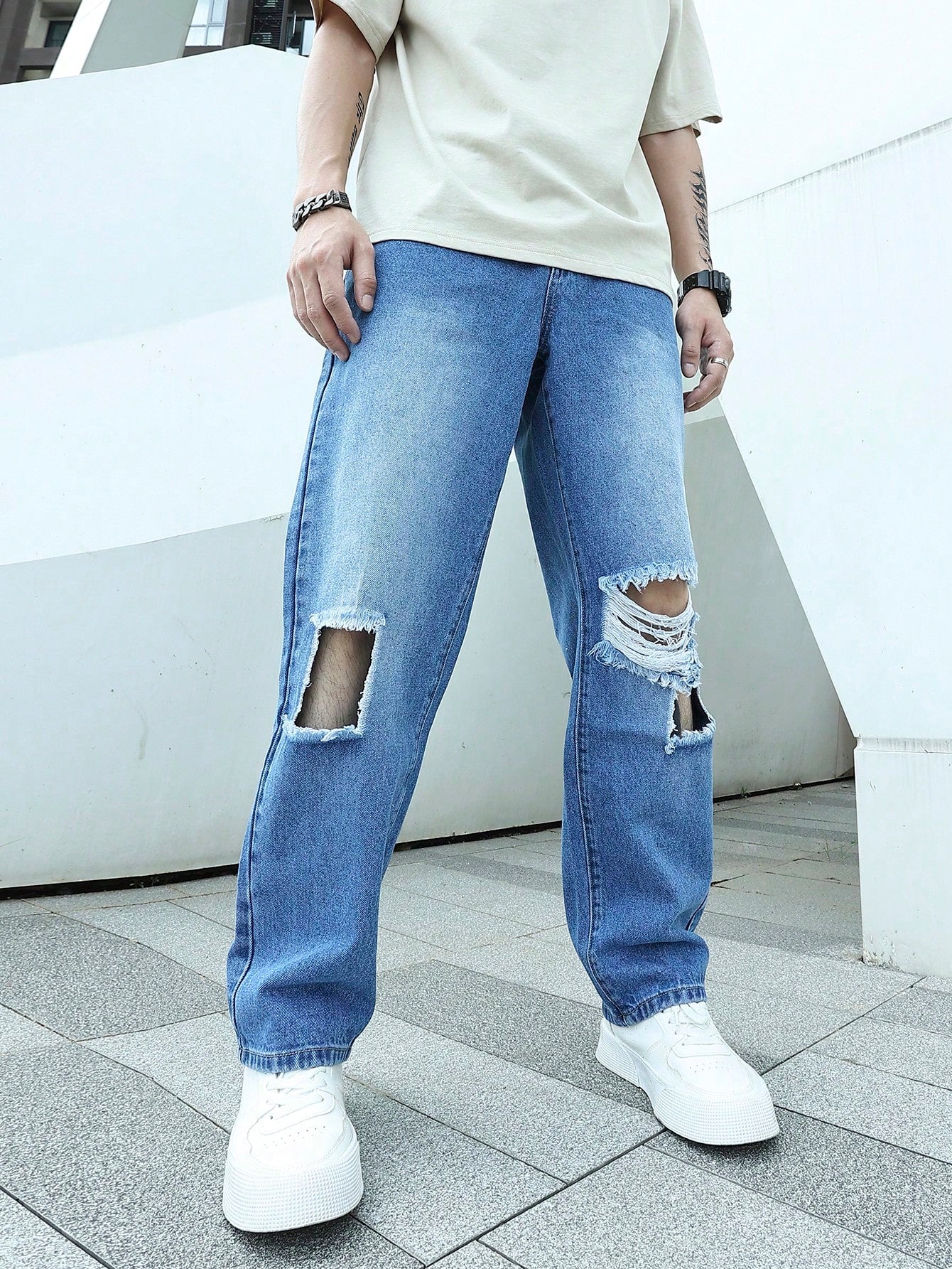 Men  Light Wash Ripped Straight Leg Jeans 