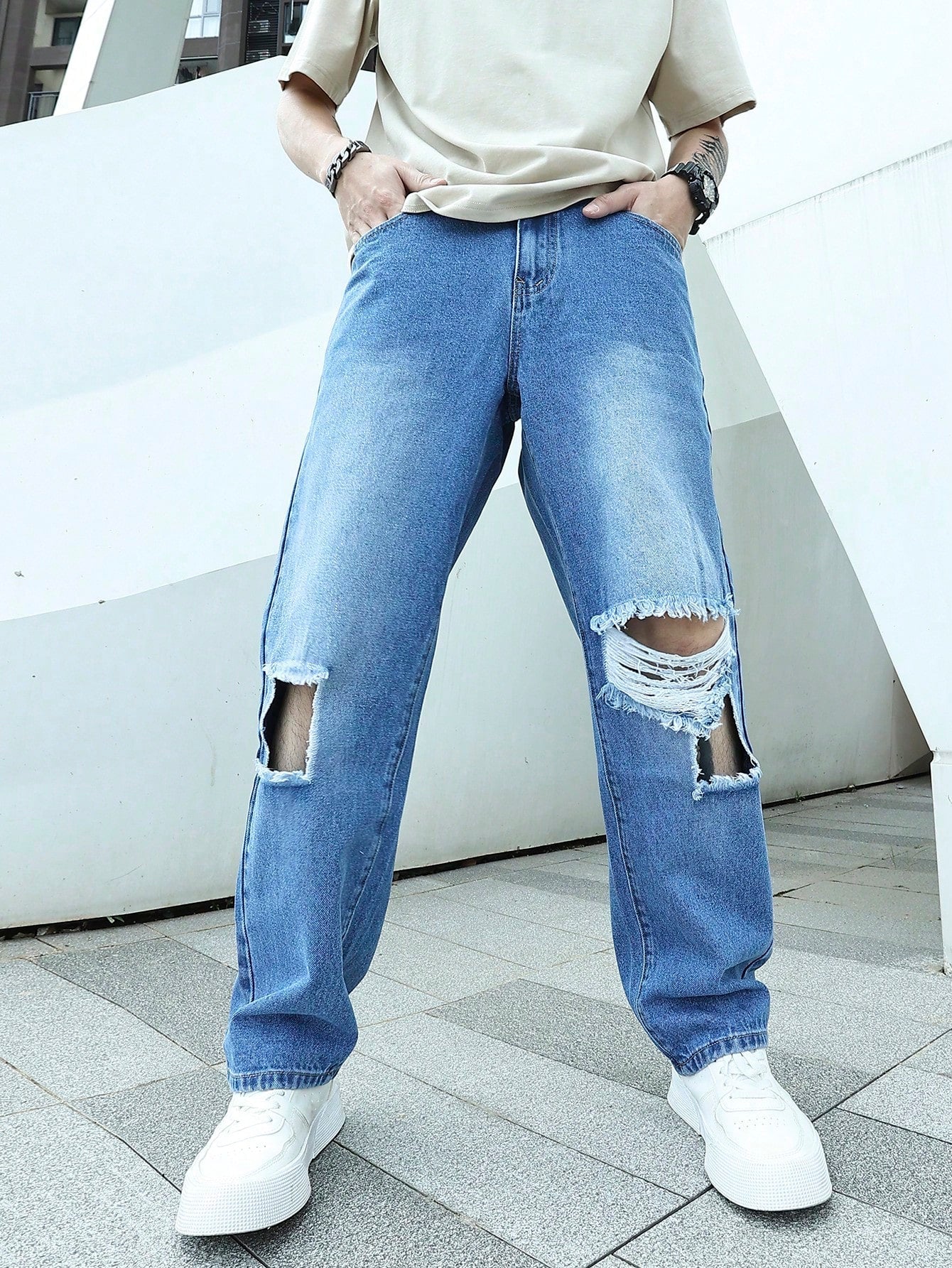 Men  Light Wash Ripped Straight Leg Jeans 