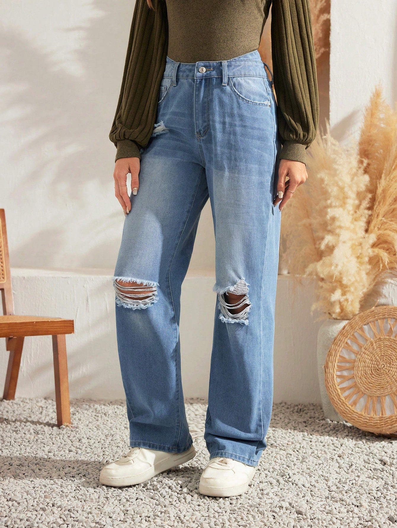 Zipper Fly Ripped Straight Leg Denim Jeans 