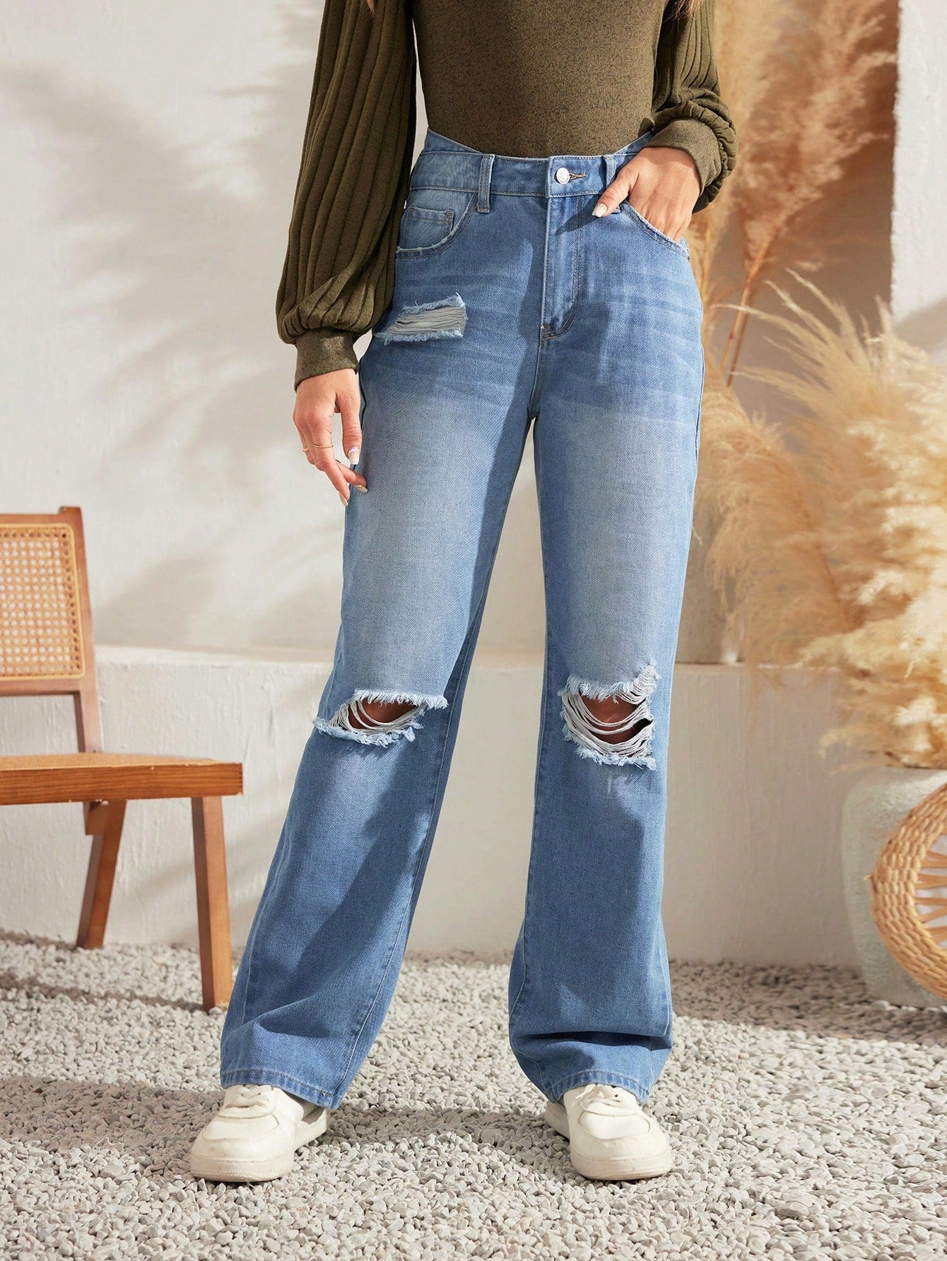 Zipper Fly Ripped Straight Leg Denim Jeans 