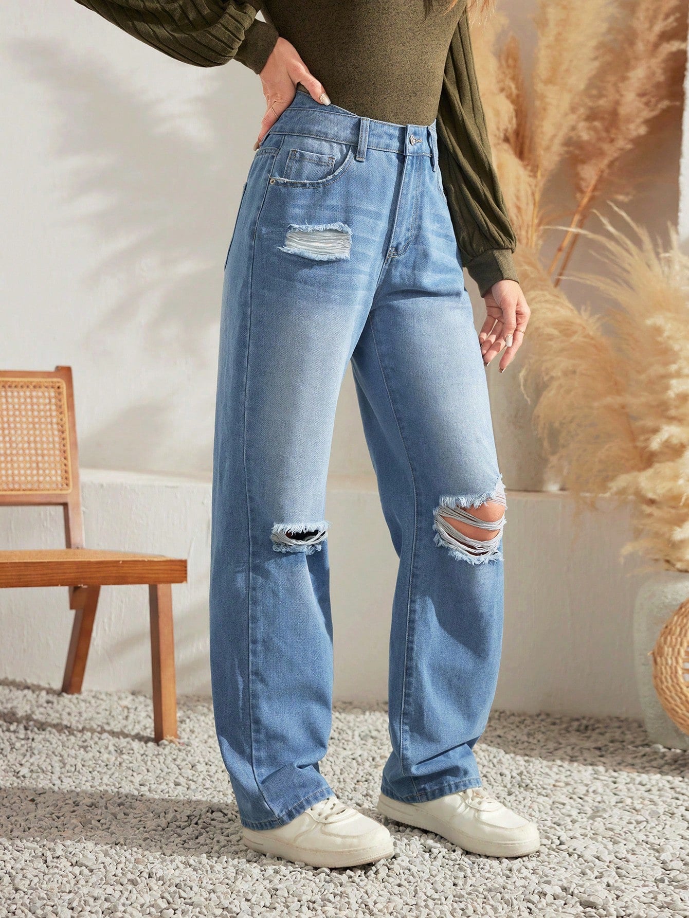 Zipper Fly Ripped Straight Leg Denim Jeans 