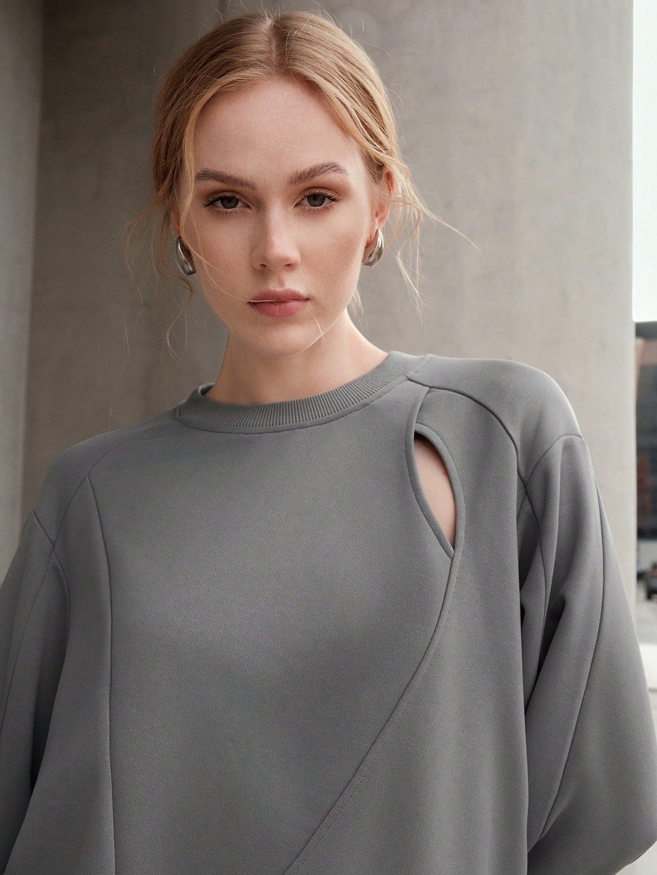 Solid Cut Out Detail Drop Shoulder Sweatshirt 