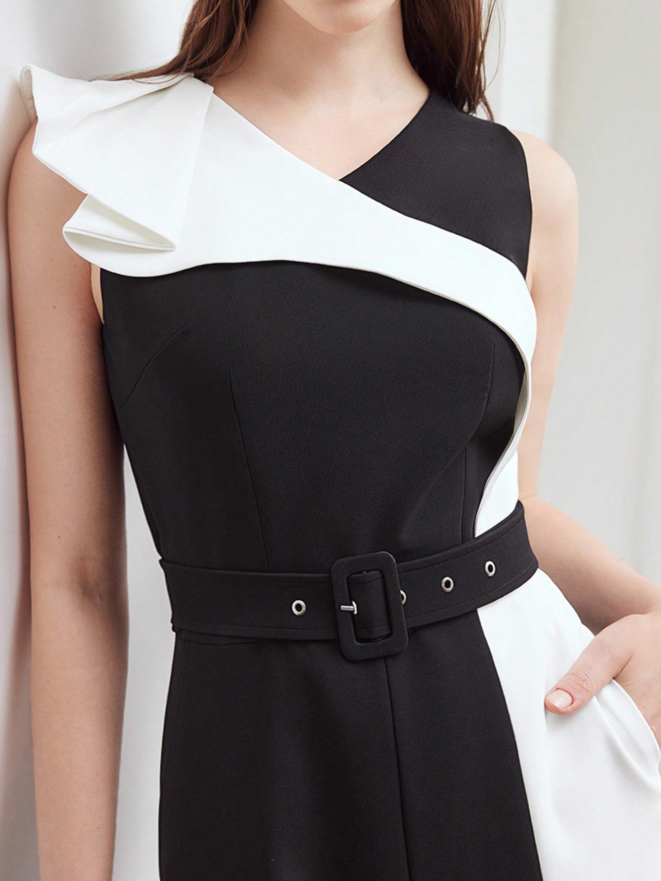 Woven Two-Tone Slant Pocket Buckle Belted Jumpsuit 