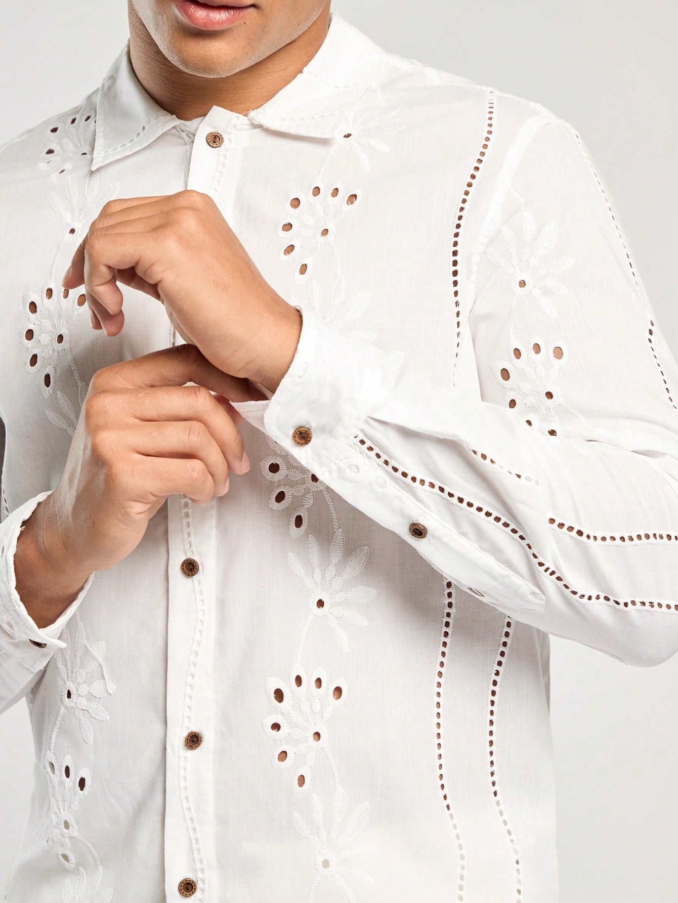 Fit White Embroidered Long-Sleeved Shirt 