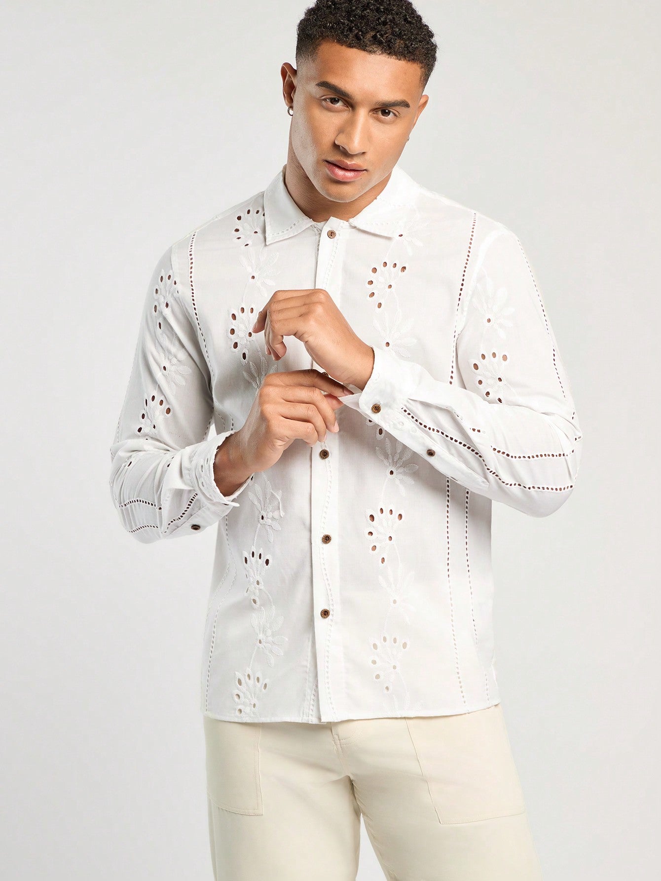 Fit White Embroidered Long-Sleeved Shirt 