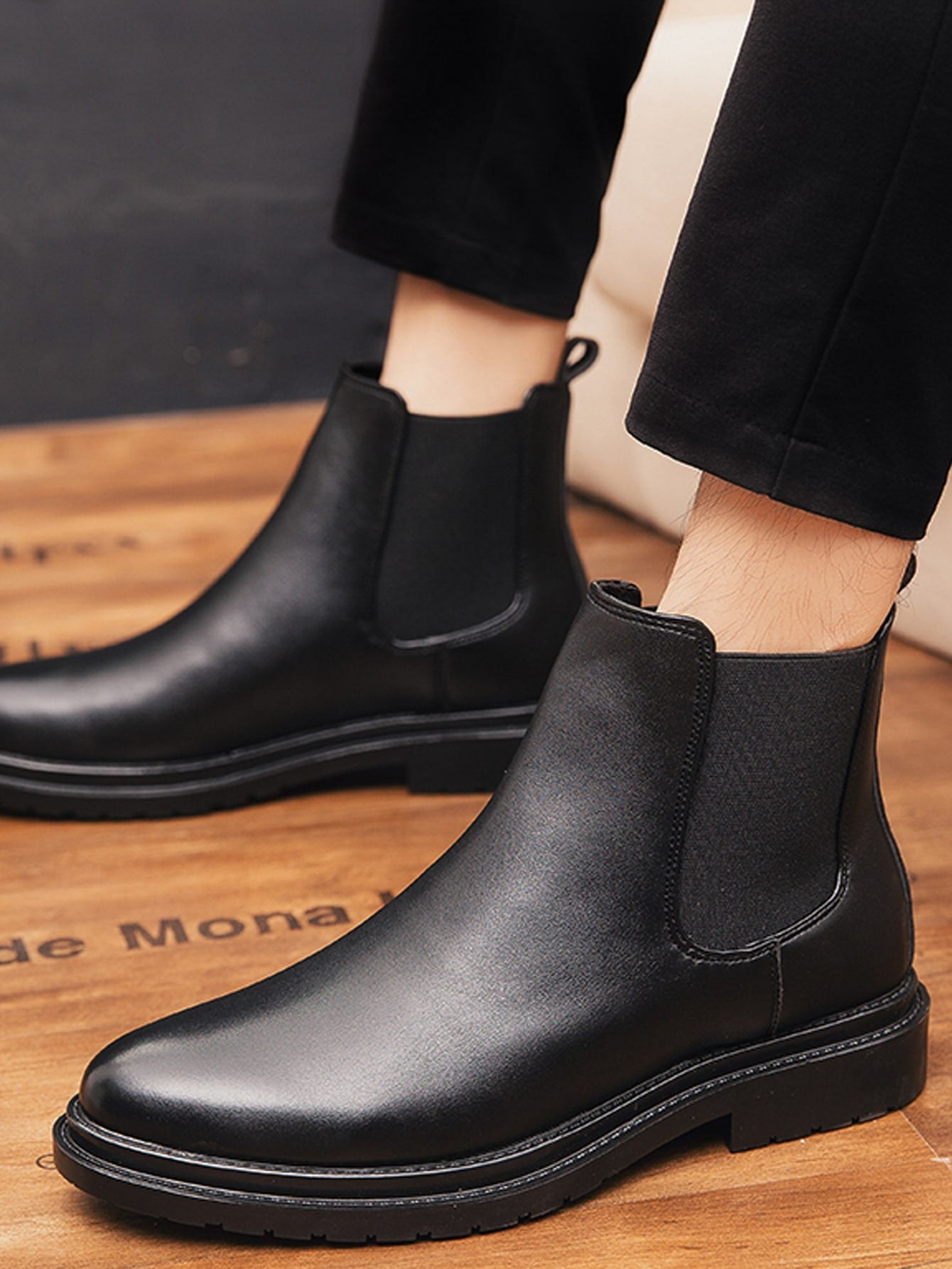 Men Minimalist Chelsea Boots 