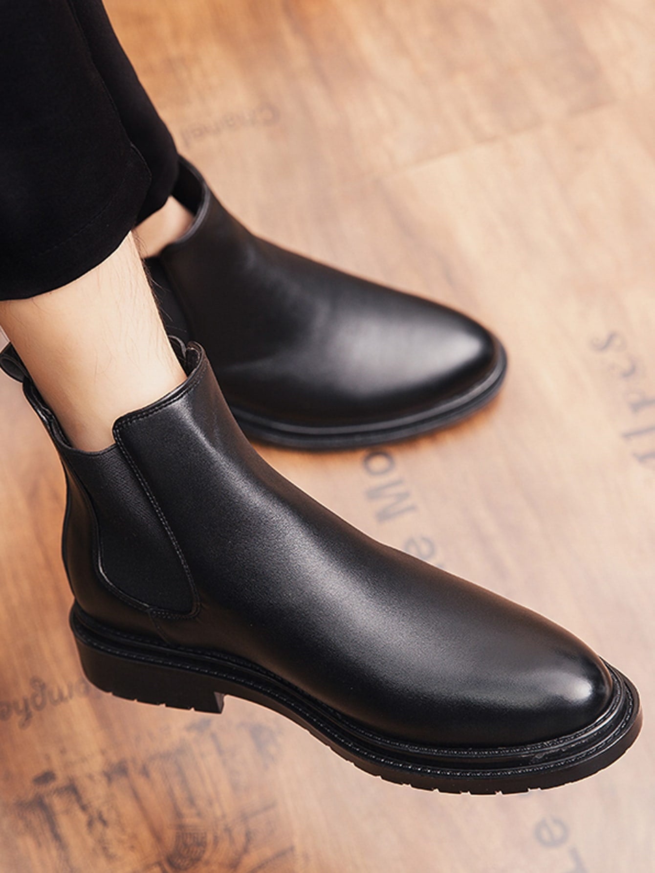 Men Minimalist Chelsea Boots 